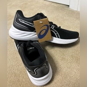 ASICS Black and White Gel Excite 9